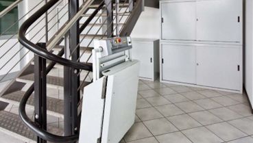 Plataforma salvaescaleras curva